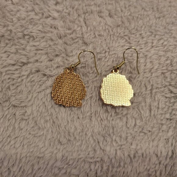 Spaniel Dog Puppy Earrings One Pair Gold Tone Hanging Dangle Fish Hook E22E - Picture 3 of 3